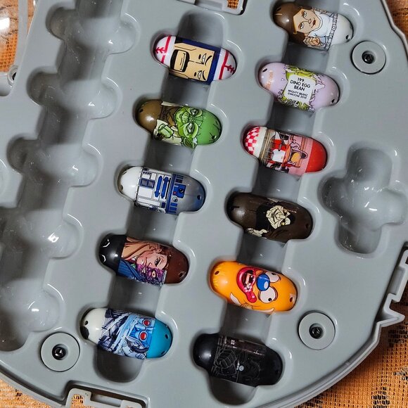 Star Wars Mighty Beanz Millennium Falcon Collector Storatge Case with 30 Figures - Picture 7 of 8